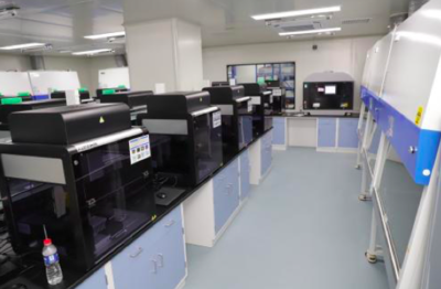 超大效能核酸检测实验室在沪启用:单日20万管通量,实现高度自动化